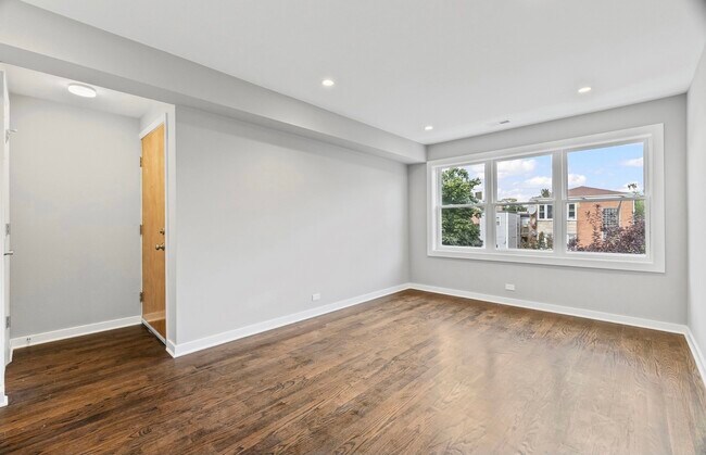 Foto del edificio - 2553 W Summerdale Ave