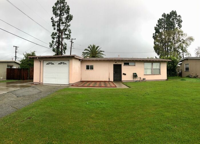 Primary Photo - Beautiful pet-friendly 4 bedroom home in C...