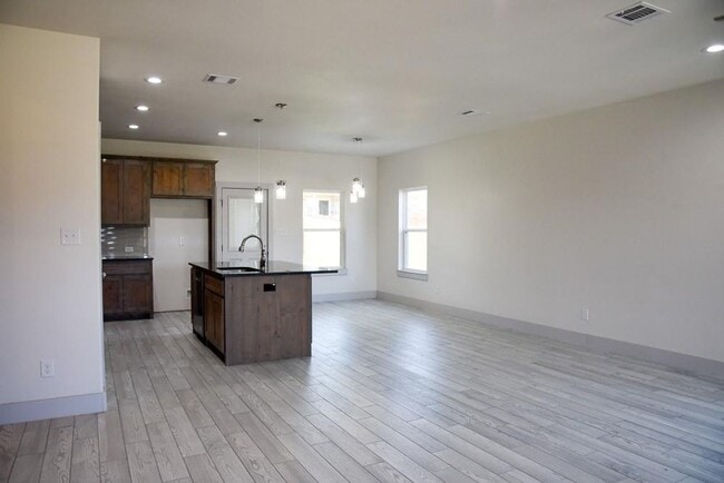 Building Photo - Stunning home in Springtown TX