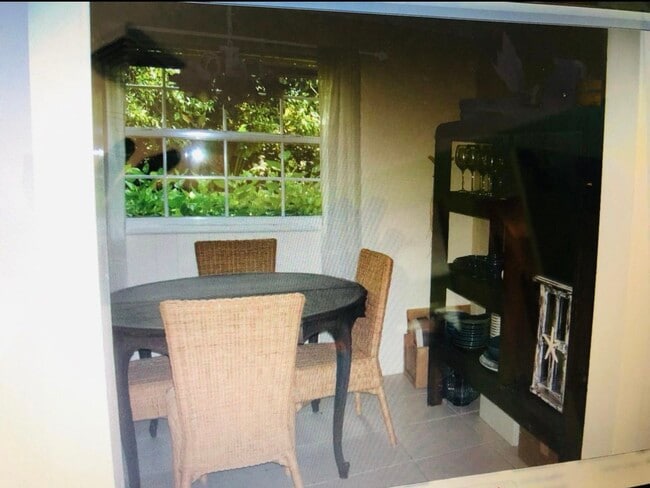 Foto del edificio - 4214 Wilkinson Rd