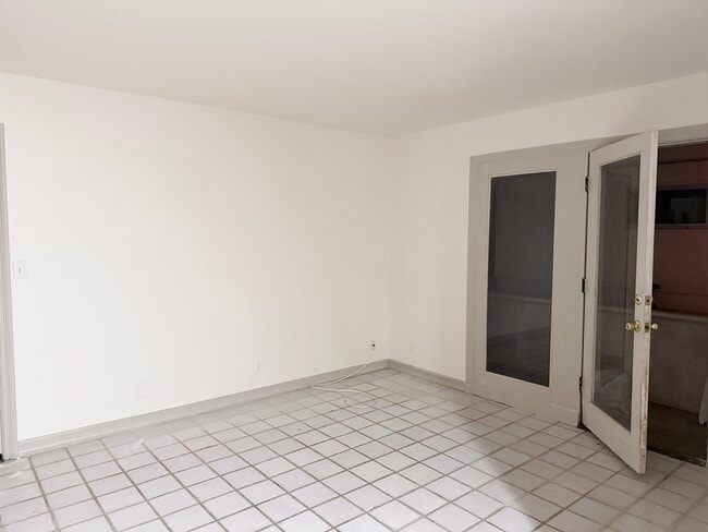 Building Photo - 140 San Nicholas Ave