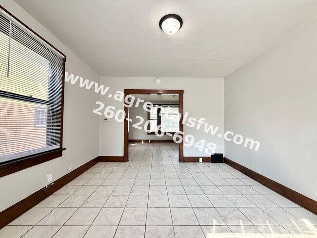 Building Photo - 2921 Hoagland Ave