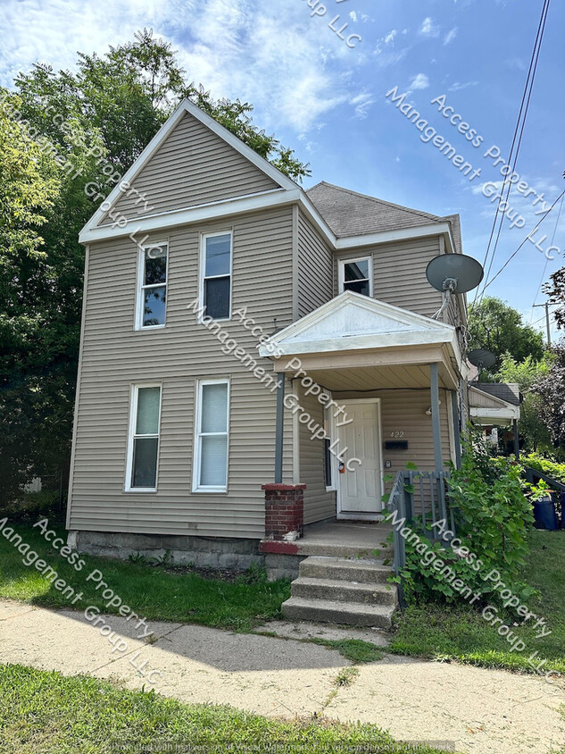 Primary Photo - NW Side 3 Bedroom Duplex Close to Bridge St