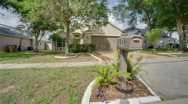 Building Photo - 949 Woodsong Way