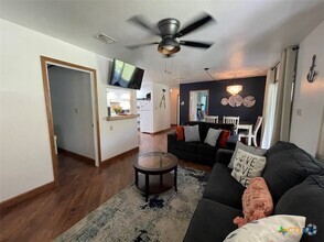 Building Photo - 685 Eastview Dr