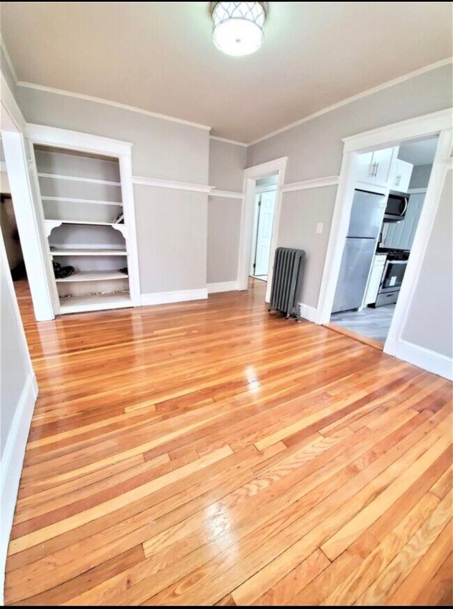 Building Photo - 11 Monponset St