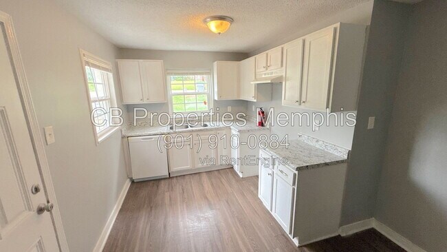 Building Photo - 1392 Kyle St