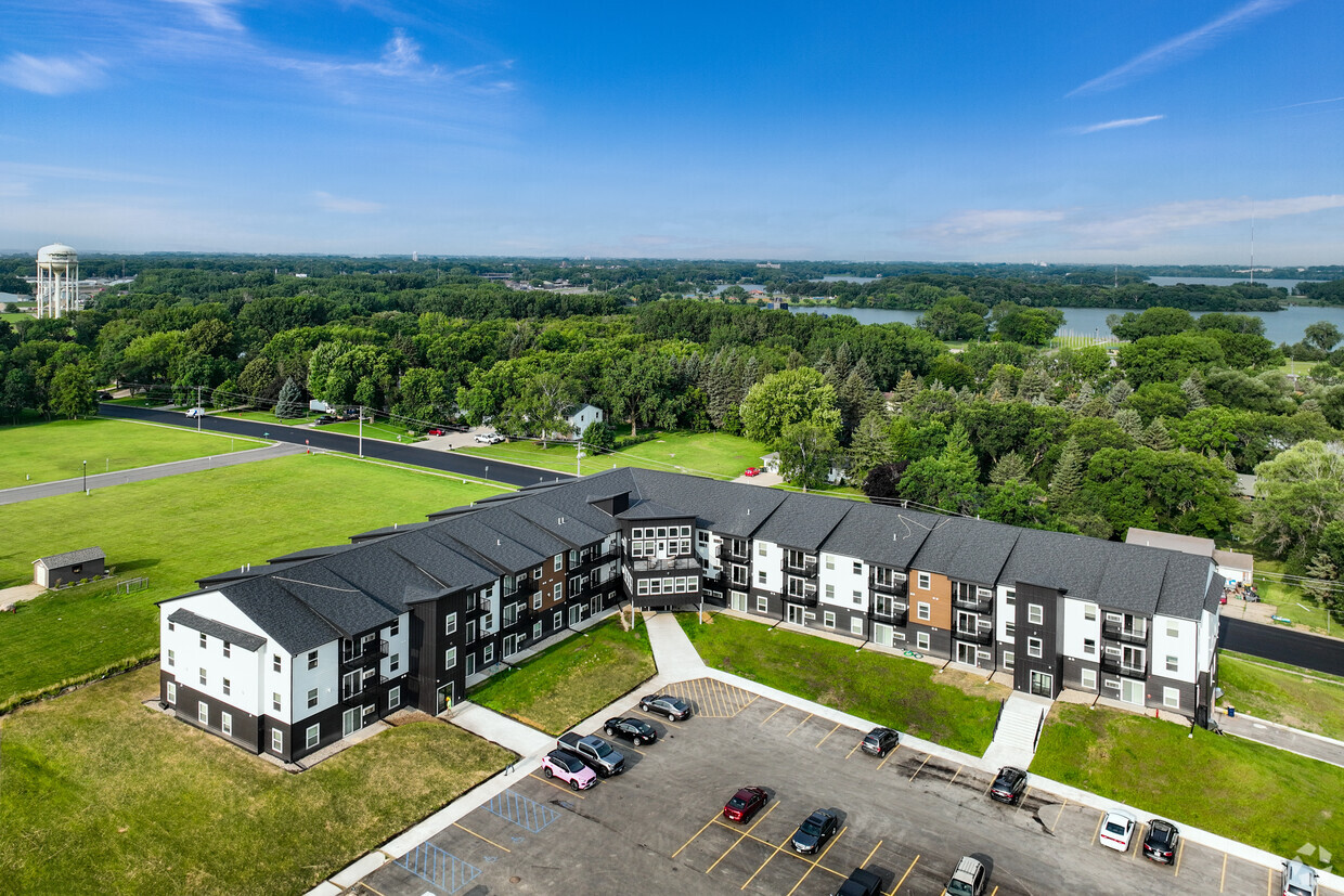 Primary Photo - Lakeland Apartments