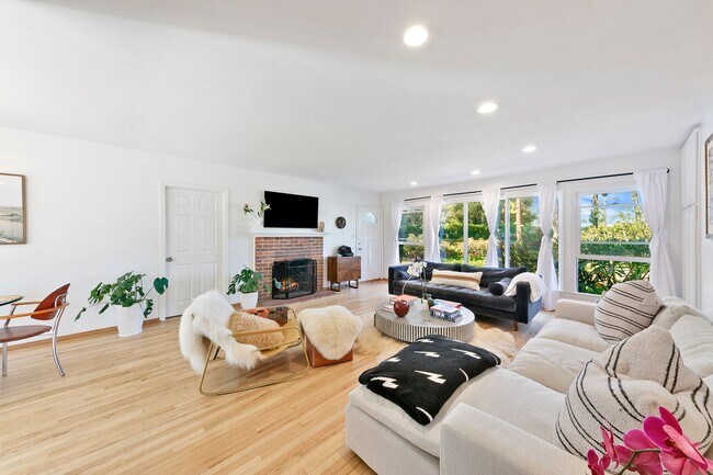 Foto del edificio - 29242 Heathercliff Rd