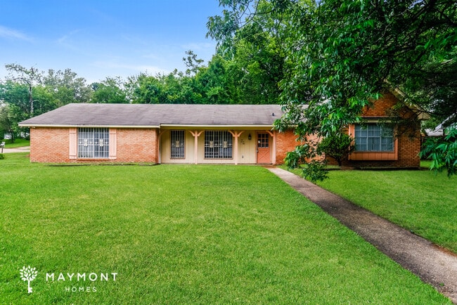 Building Photo - 296 Woodcliff Dr