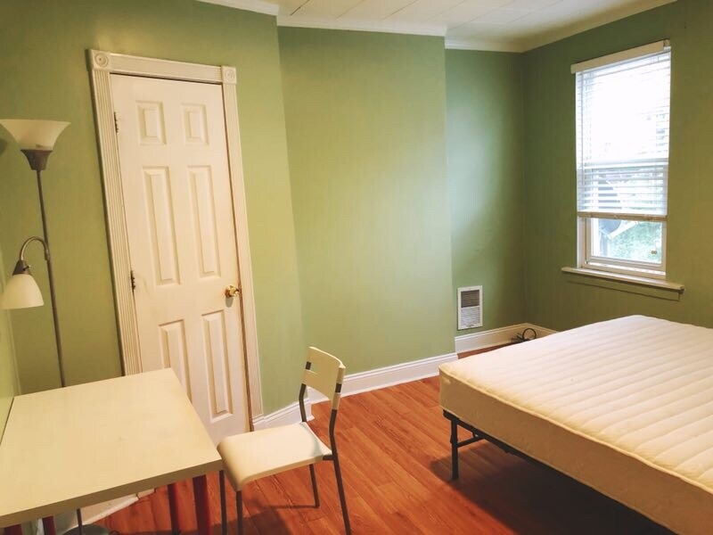 Primary Photo - 1035 Flemington St