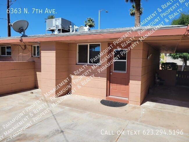 Building Photo - 2 Bed/1 Bath ready for immediate move in!