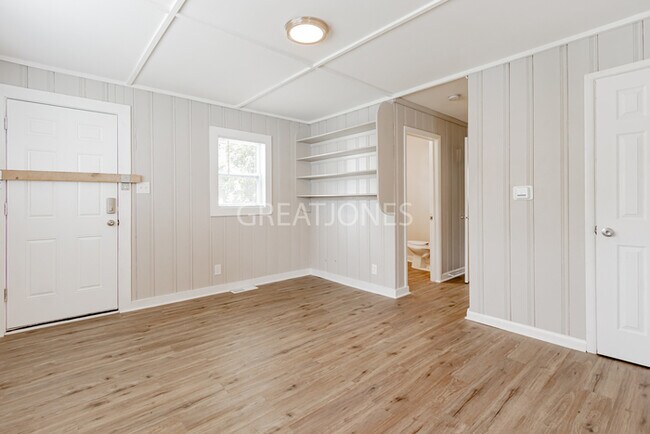 Foto del edificio - 1/2 MONTHS RENT FREE WITH A SIGNED LEASE B...