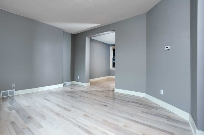 Building Photo - 4 bedroom in South Side