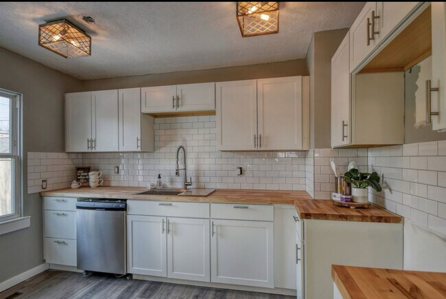 Foto del edificio - 10213 N Whittier St