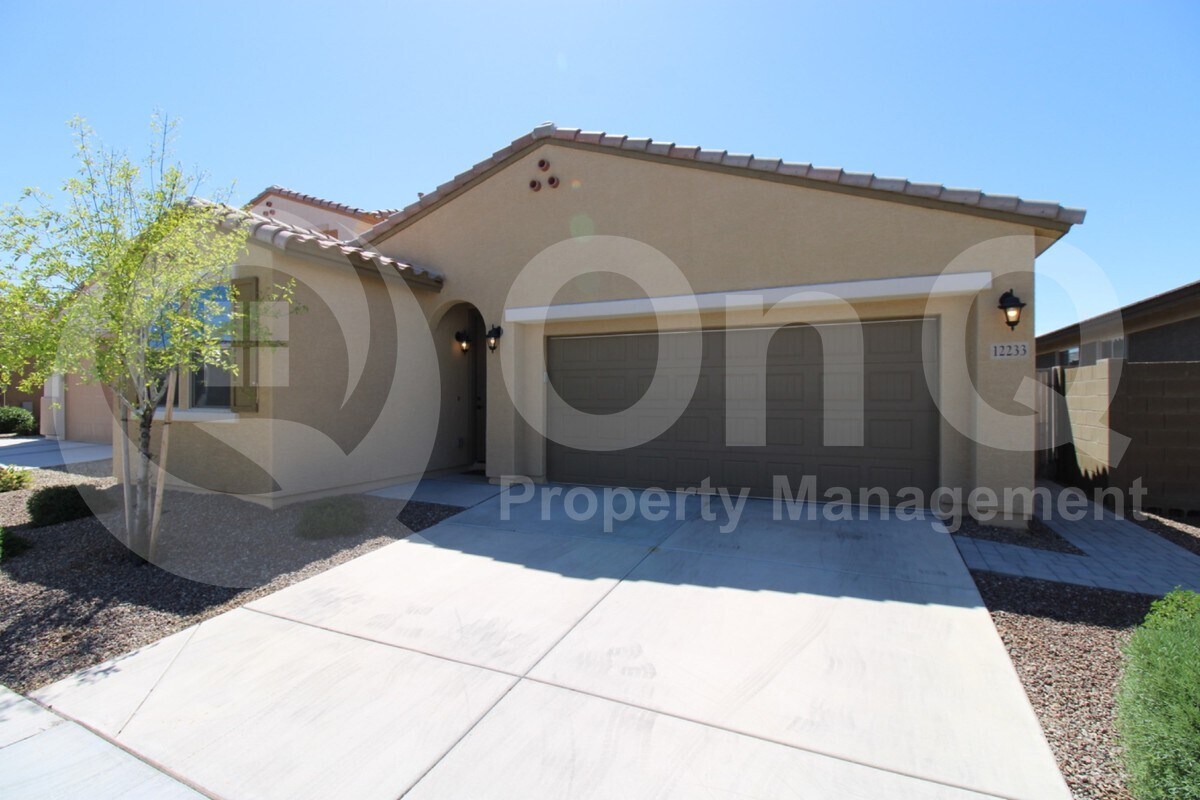 Foto principal - 12233 W Rowel Rd