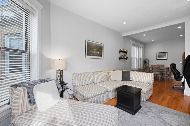 Foto del edificio - 848 W Sheridan Rd