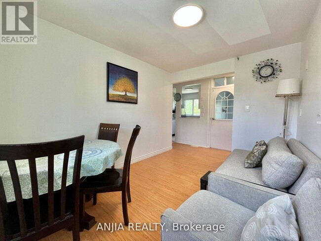 Building Photo - 256 Homewood Ave