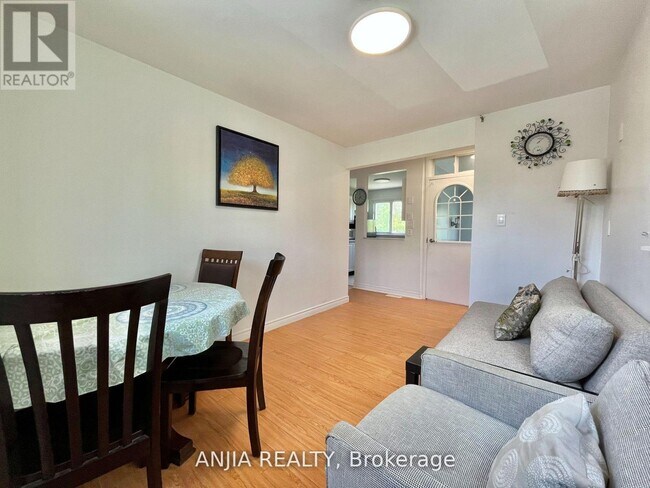 Photo du bâtiment - 256 Homewood Ave