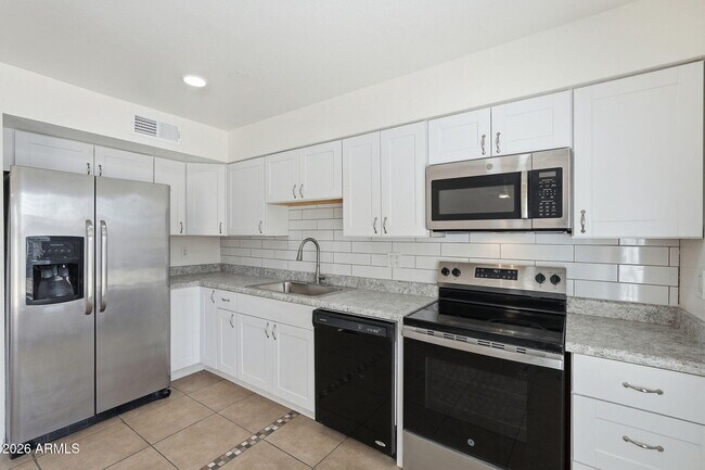 Building Photo - 3427 E Helena Dr