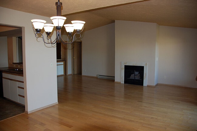 Building Photo - 168 S Coeur d'Alene St