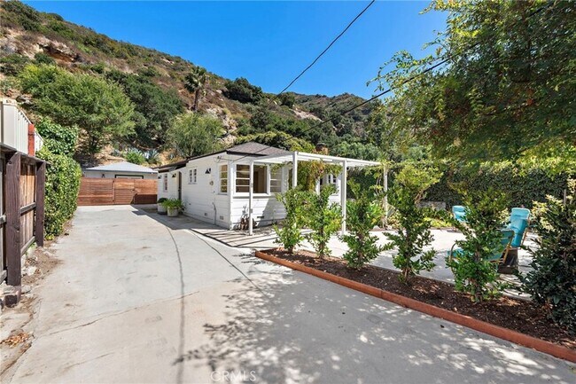 Foto del edificio - 21052 Laguna Canyon Rd