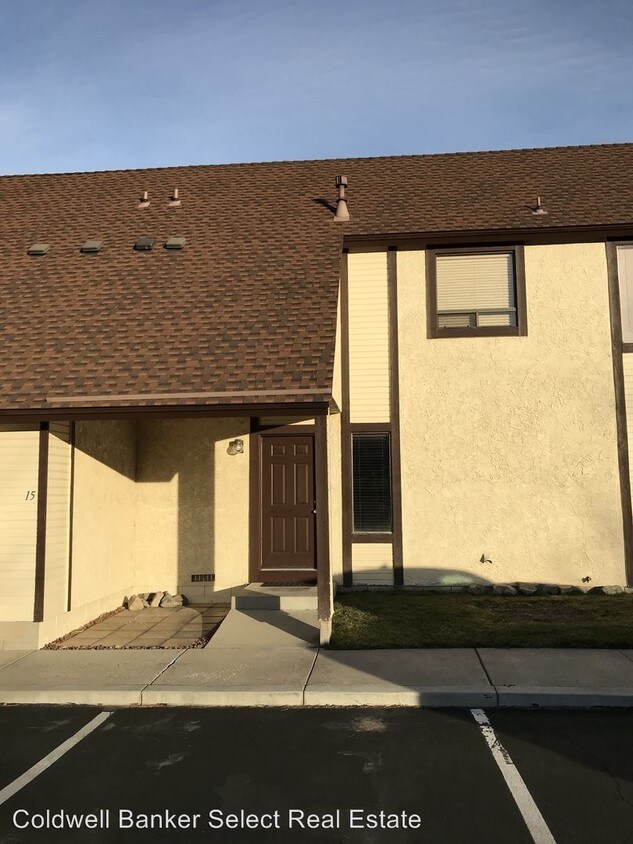 2 br, 1.5 bath House 1754 Pinewood 15 House Rental in Minden, NV