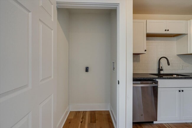 Photo - 1627 Mars Aly Apartment