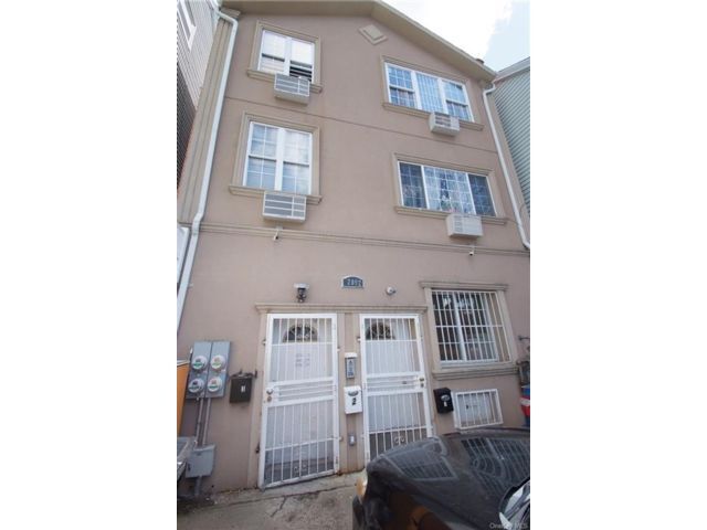 Primary Photo - 2092 Washington Ave