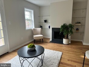 Building Photo - 4847 Chevy Chase Dr