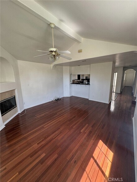 Foto del edificio - 639 E Lincoln St