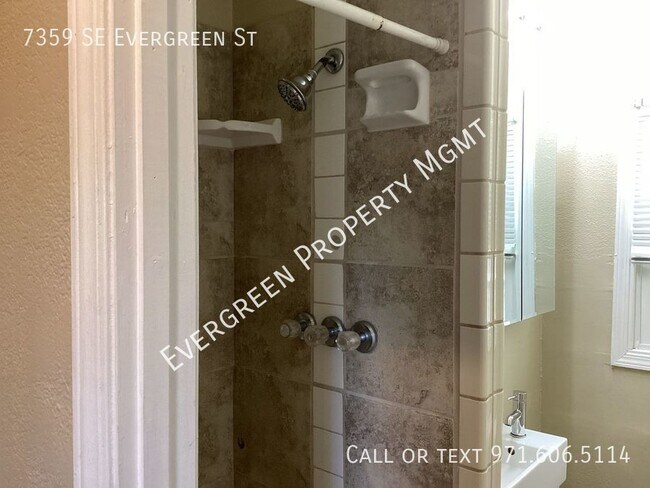 Building Photo - *FREE APP FEES!! 1 Bdrm with a Den! Discov...