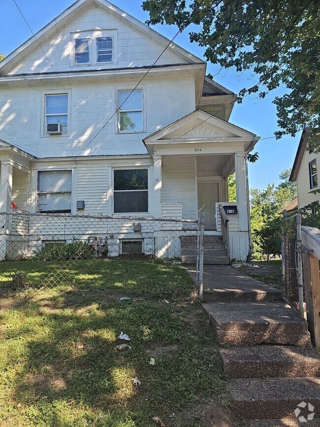 Building Photo - 606-608 W 9th St