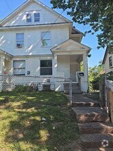 Building Photo - 606-608 W 9th St