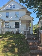 606-608 W 9th St