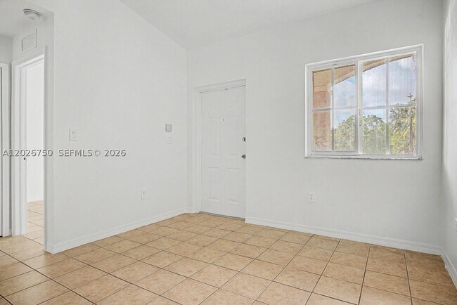 Building Photo - 1241 SE 29th St