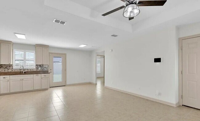 Building Photo - 552 Fresa Dr
