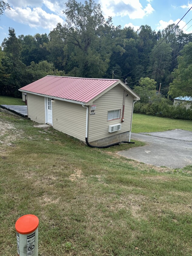 Primary Photo - 102 Lawson Ln