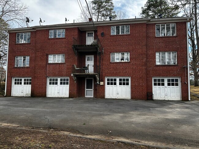 Apartamento en el tercer piso - 723 E Hunt Rd