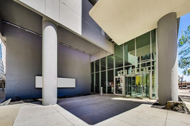 Foto del edificio - 235 W Van Buren St