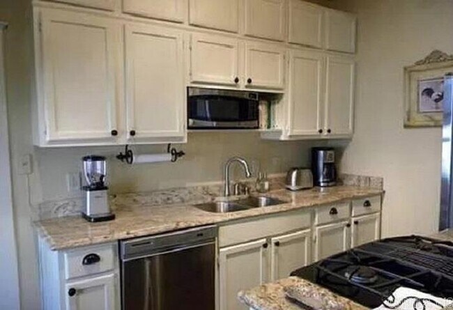 Foto del edificio - 1701 N Tyler St