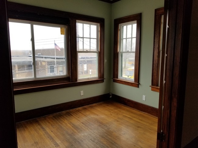 The Den - 1604 S Geddes St