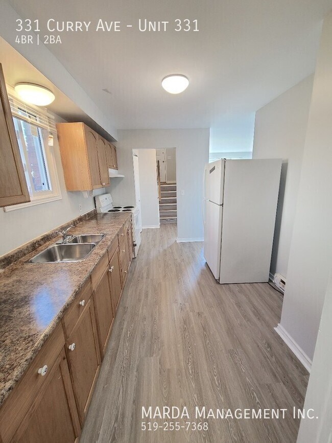Photo du bâtiment - SPACIOUS 4 BED/2 BATH DUPLEX - NEAR UOFW +...
