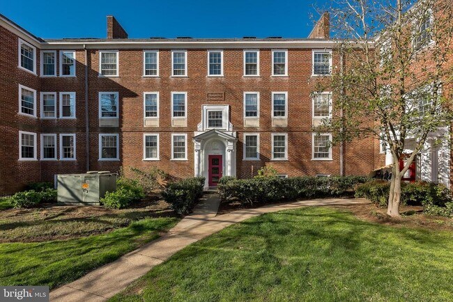 Foto del edificio - 3888 Porter St NW