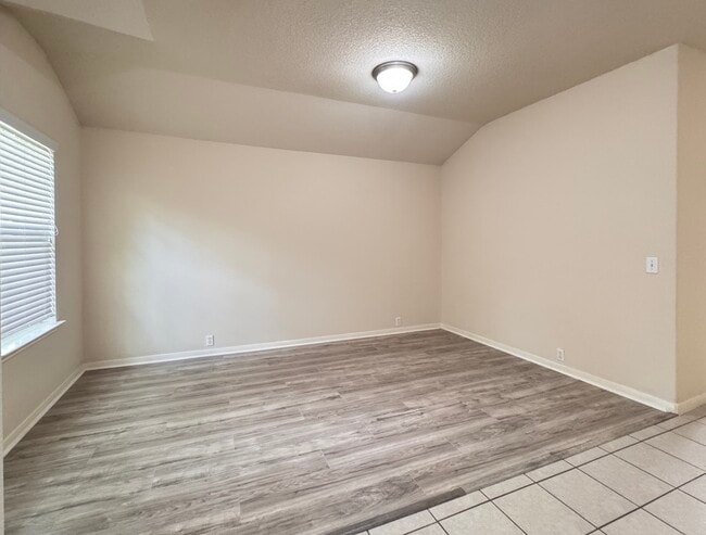 Building Photo - 17327 Shadow Ledge Dr