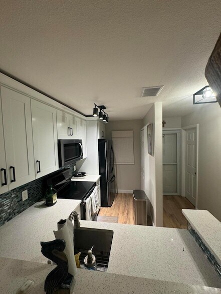 Building Photo - 9427 S Ocean Dr