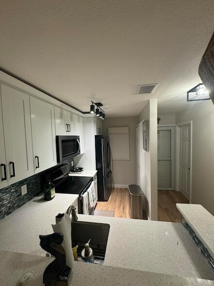 Building Photo - 9427 S Ocean Dr