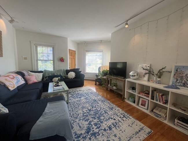 Foto del edificio - 27 Holton St