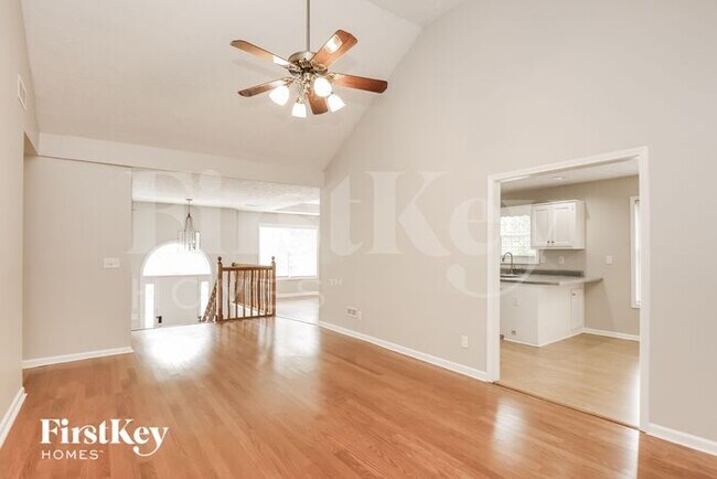 Building Photo - 1480 Royale Castle Drive
