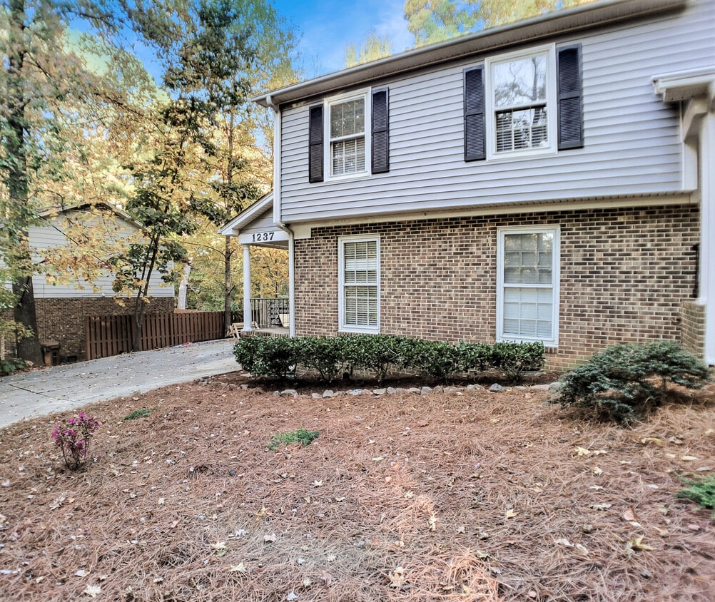 1237 Pond St, Cary, NC 27511 Townhome Rentals in Cary NC